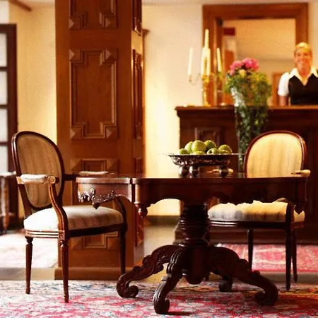 Und Restaurant Burg Schnellenberg Аттендорн