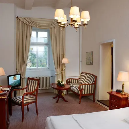 Hotel Und Restaurant Burg Schnellenberg 4*
