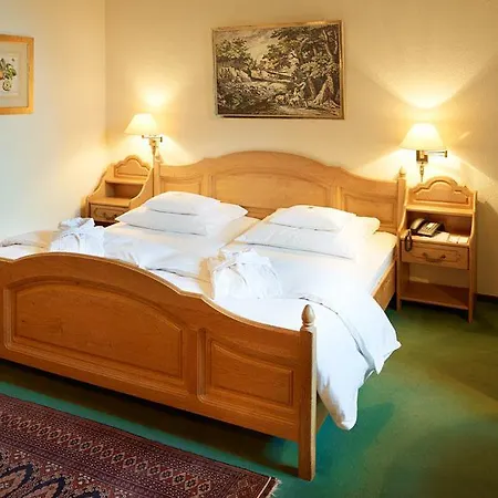 Отель Und Restaurant Burg Schnellenberg Аттендорн