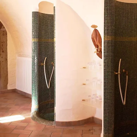 Отель Und Restaurant Burg Schnellenberg