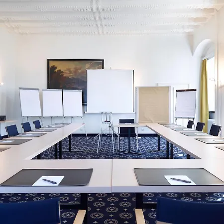 Отель Und Restaurant Burg Schnellenberg Аттендорн