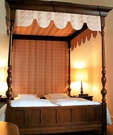 Hotel Und Restaurant Burg Schnellenberg 4*