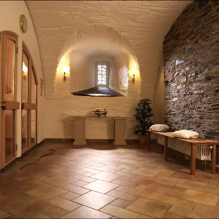 Und Restaurant Burg Schnellenberg 4*