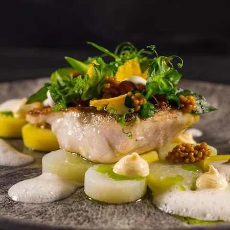 Und Restaurant Burg Schnellenberg Аттендорн