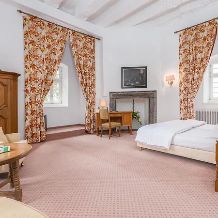 Und Restaurant Burg Schnellenberg Отель 4*