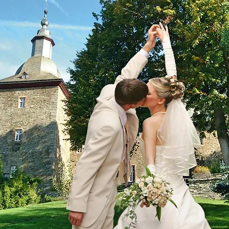 Отель Und Restaurant Burg Schnellenberg 4*