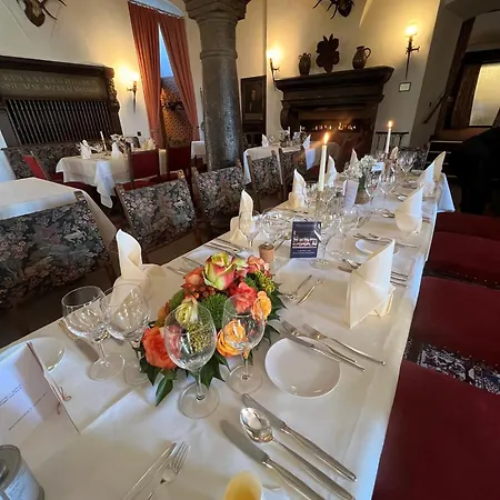 Und Restaurant Burg Schnellenberg 4*