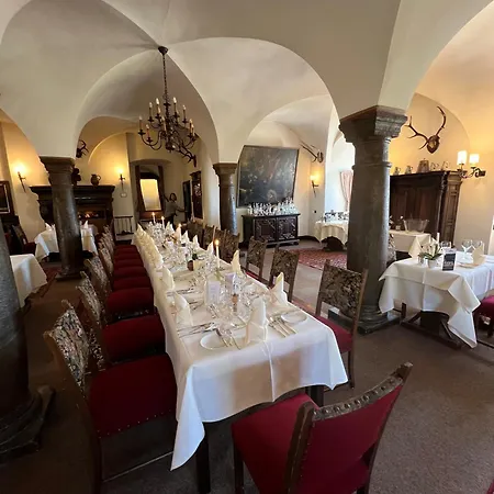 Отель Und Restaurant Burg Schnellenberg
