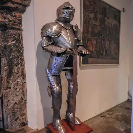 Отель Und Restaurant Burg Schnellenberg 4*