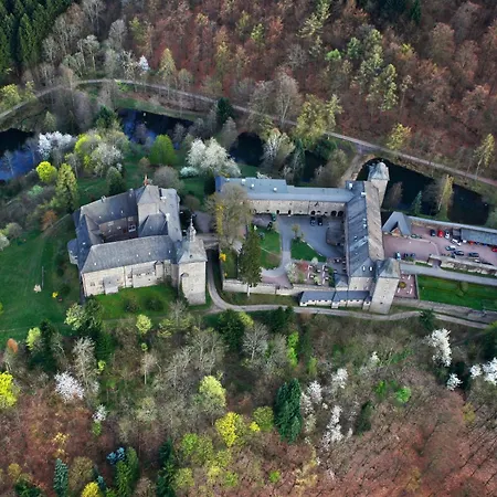 Отель Und Restaurant Burg Schnellenberg Аттендорн