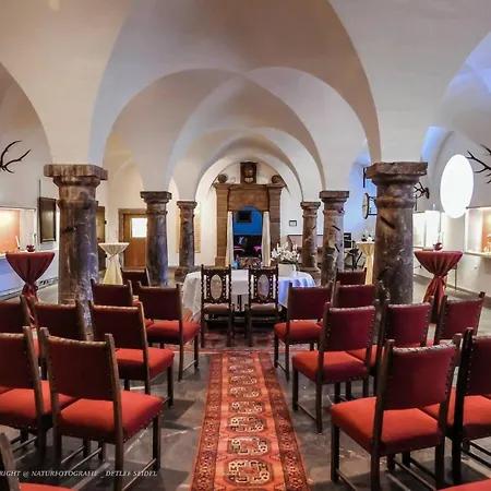 Und Restaurant Burg Schnellenberg 4*