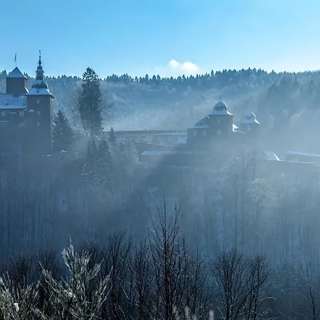 Und Restaurant Burg Schnellenberg Аттендорн
