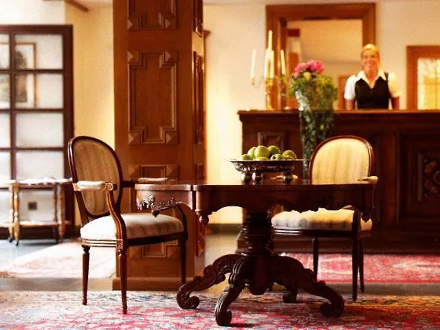 Und Restaurant Burg Schnellenberg آتندورن