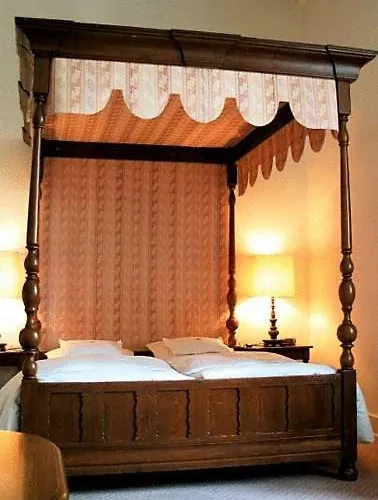 فندق Und Restaurant Burg Schnellenberg 4*