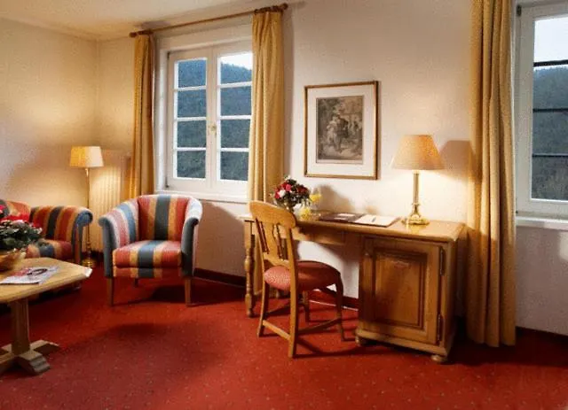 Und Restaurant Burg Schnellenberg آتندورن