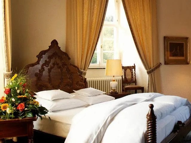 Hotel Und Restaurant Burg Schnellenberg 4*