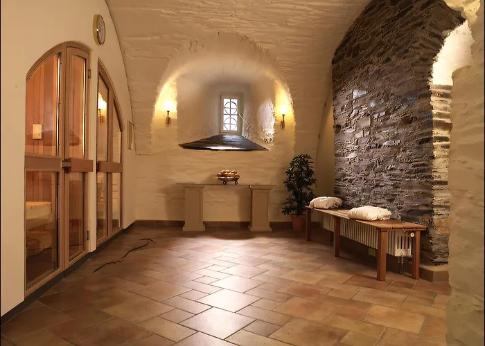 Und Restaurant Burg Schnellenberg 4*