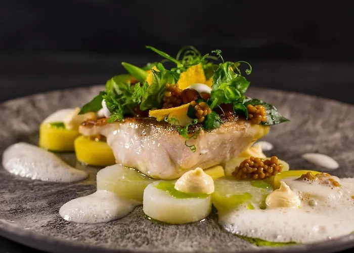 Und Restaurant Burg Schnellenberg آتندورن