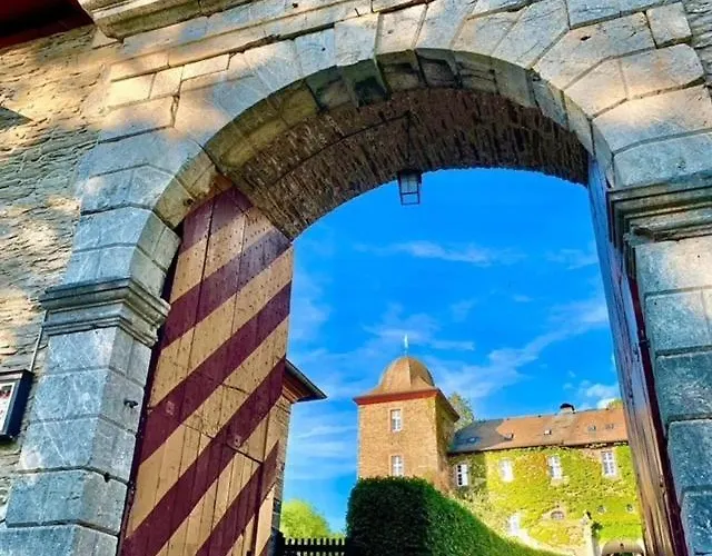 Hotel Und Restaurant Burg Schnellenberg