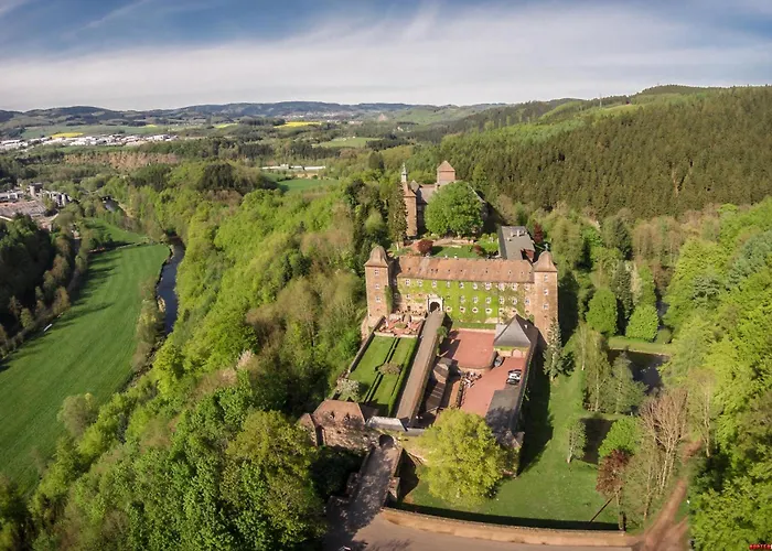 فندق Und Restaurant Burg Schnellenberg آتندورن