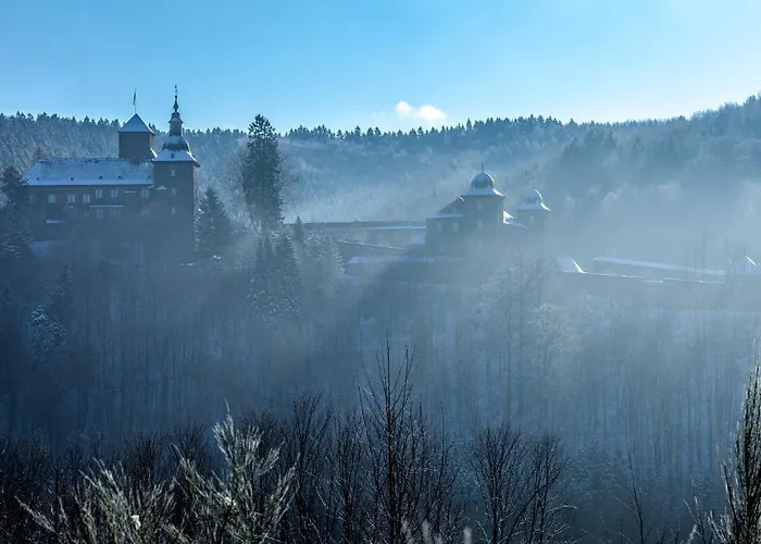 Und Restaurant Burg Schnellenberg آتندورن