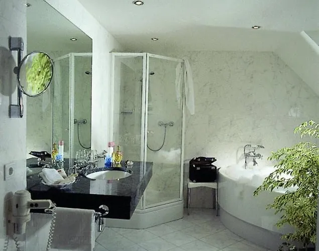 Und Restaurant Burg Schnellenberg فندق